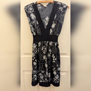 SUPER Comfy Black & White Dress Size Small Janette John 3:16